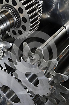 Gears in a titanium and steel concept