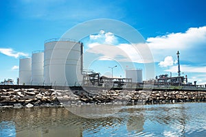 Large natural gas storage tanks