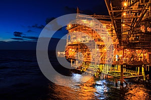 Offshore the night Industry oil and gas