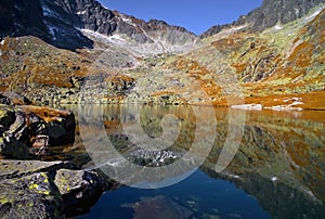 Vysoké Tatry - Velké Spišské jezero s typickým zrcadlením na vodní hladině