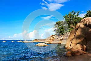 Large stones, blue sky, sea, clouds, trees, tropics, rest, ocean