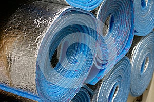 Large thermo alluminium foiled polyethylene rolls for sheating houses and buildings to make it warm in storage