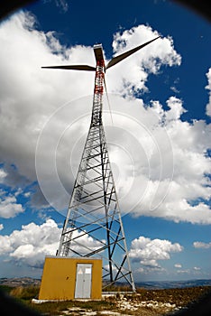 Large trellis wind turbine