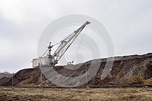 Large walking excavator in anticipation of rolling stock transporting overburden for storage in dumps