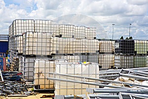 large white plastic water tank There is an aluminum stall