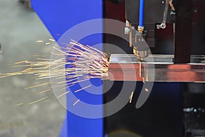 The laser cutting machine cutting the stainless square tube cont