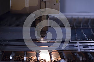 Laser cutting of metal shee