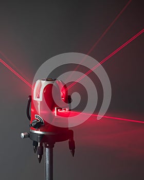 Laser level tool red light beams