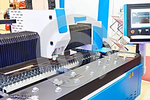 Laser metal cutting machine