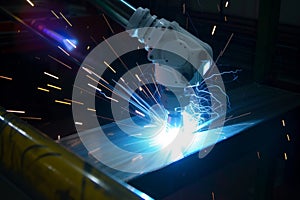 laserguided robot accurately spot welding under bright light