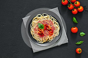 Ð¡lassic italian spaghetti pasta with tomato sauce
