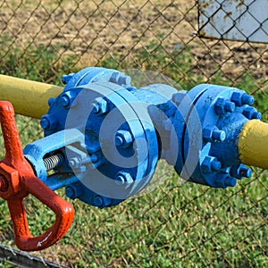 The latch on the underground gas pipeline