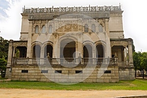 Lateral facade museum