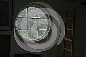 Lattice round window