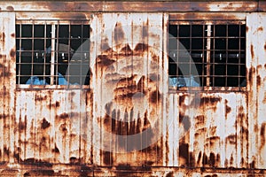 Lattices and broken windows