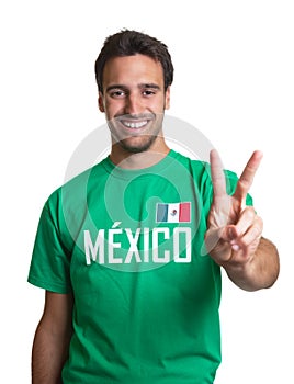 Sonriente chico en mexicano leotardo desplegado victoria 