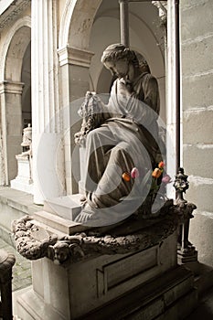 Lavarello's grave