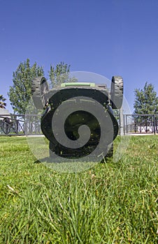 Lawn mower blade spinning