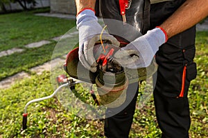 Lawn mower repair. The lawn mower is defective. Lawn mower pulls the line out of the trimmer coil - maintenance o