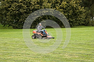 Lawn mower tractor