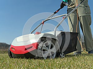 Lawn scarifying