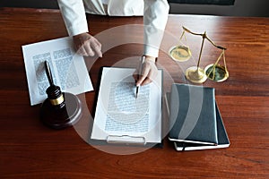 The lawyer provides advice, advice, legal proposals. Examination of legal documents