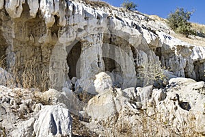 A layer of clayey quartz sands