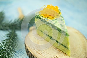 Layer green pandan chiffon cake and pandan short vermicelli topping with Foi thong