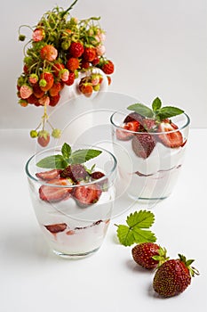 Layered strawberries cream cheese dessert