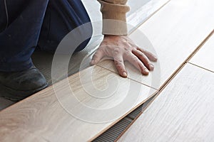 Laying laminate flooring