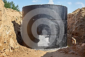 For laying water pipes in the trench, a concrete well was prepared, covered with waterproofing mastic
