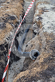 Laying water pipes in a trench