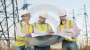 Layouts of powerlines are getting observed by energetics workers