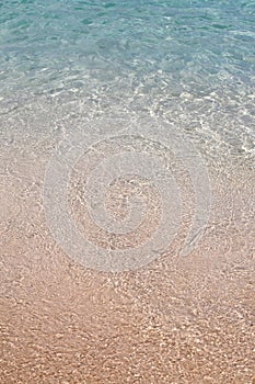 Le bord de l`eau sur la plage Ã  Saint Martin