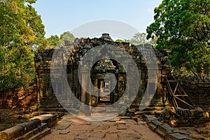 Le pavillon d`entrÃ©e et les consolidations du temple Ta Som dans le domaine des temples de Angkor, au Cambodge