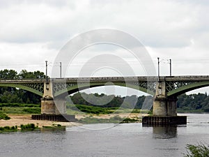 Le viaduc ferroviaire de Nevers is a viaduct that crosses the Loire river in Nevers, France