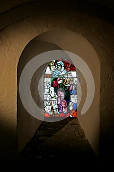 Leaded window in a niche