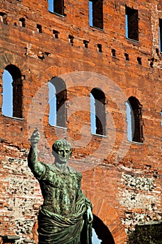 The leader: Cesare Augustus - Emperor