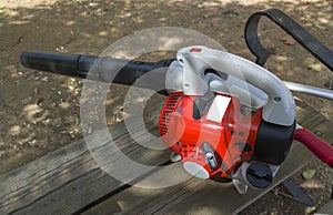 Leaf blower machine