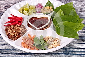 Leaf-Wrapped Bite-Size Appetizer, Miang