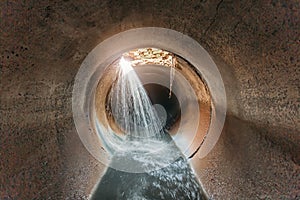 Leak of water into round sewer tunnel