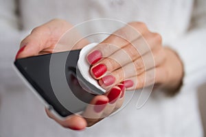 ÃÂ¡lean the phone with a cotton pad