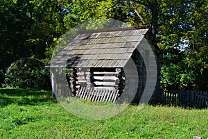 Lean-to barn