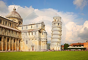 Leaning tower of Pisa photo