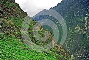 Leaping tiger gorge, yunnan, china