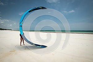 Learning kitesurfing - lounching the kite on the beach +. Kite school and spot in Diani Beach Kendwa