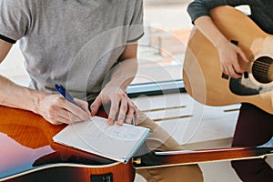 Learning to play the guitar. Music education and extracurricular lessons