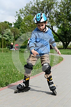 Learning to ride on rollerblades photo