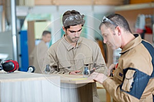 El estudio sobre el Rostro de madera embarcar 