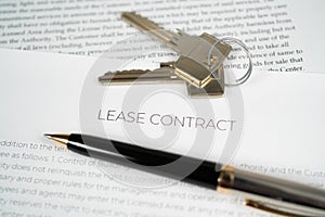 Lease contract with house keys
